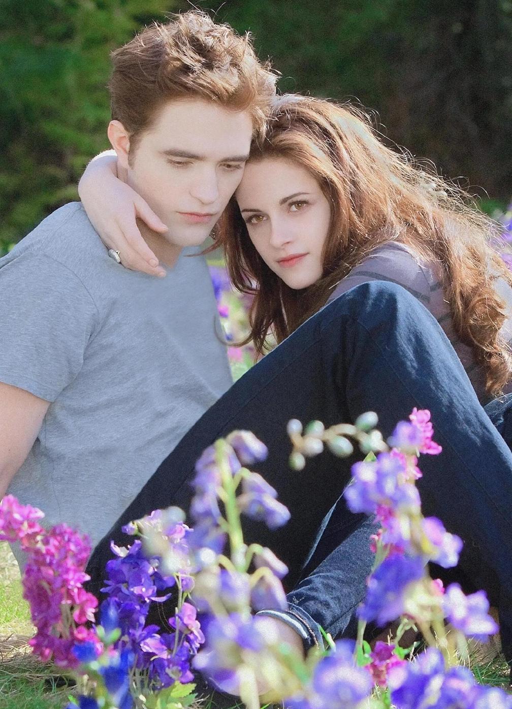 暮光之城4破晓下下载迅雷_暮光之城电影系列_暮光之城五部曲时间线