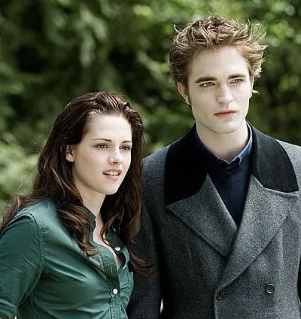 暮光之城电影系列_暮光之城五部曲时间线_暮光之城4破晓下下载迅雷